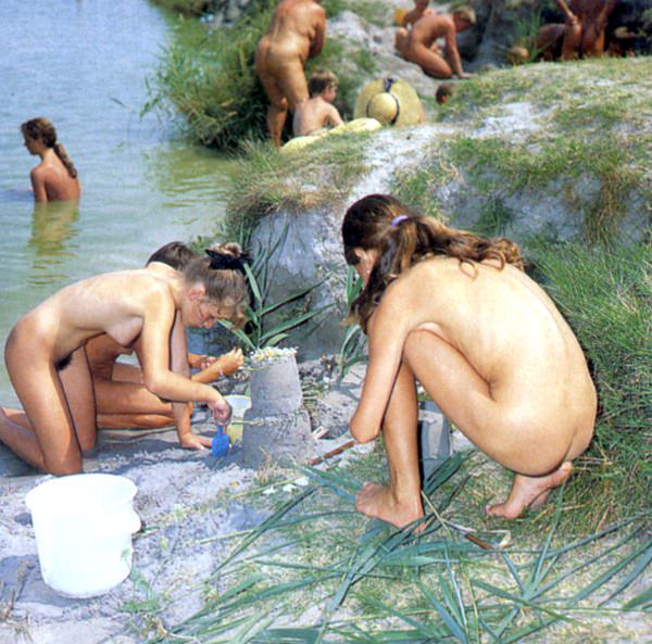 Retro nudism 70 - 80 [Pure naturism]