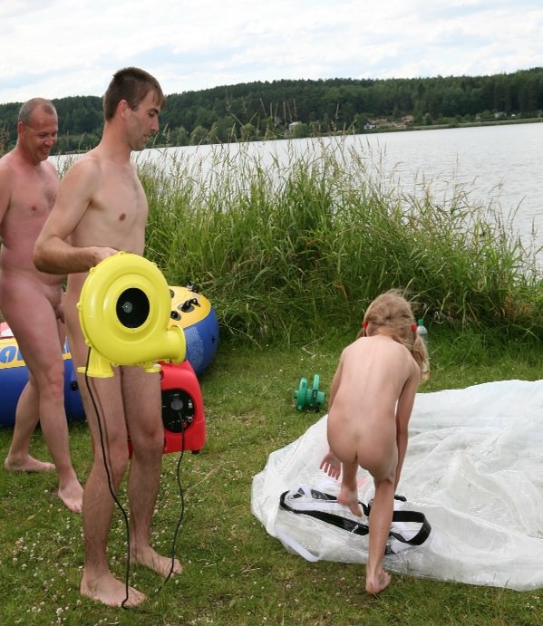 FKK Club - Photo of families of naturist on the lake [Pure naturism]