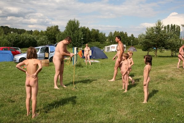 Photo nudism - games outdoors [Pure naturism]