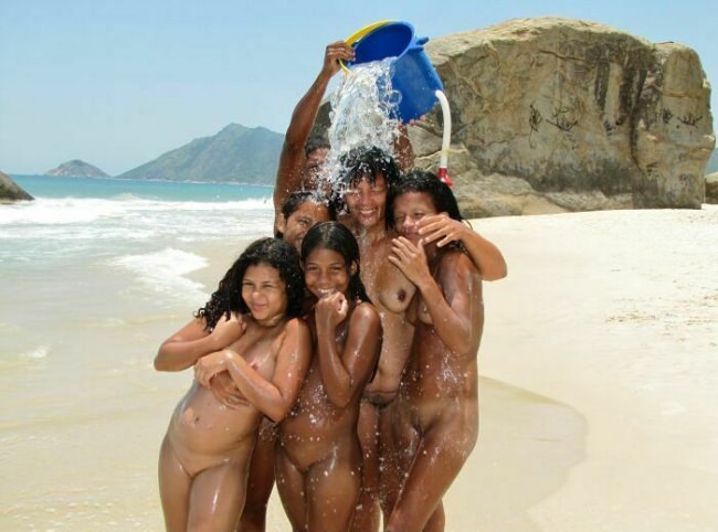 Family nudism in Brazil - a photo of the girl nudists [Pure naturism]